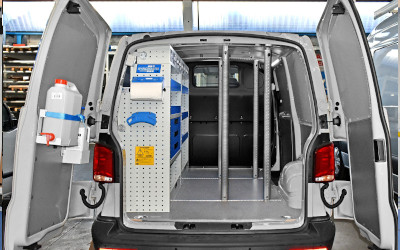 Allestimento su Transporter per serramenti